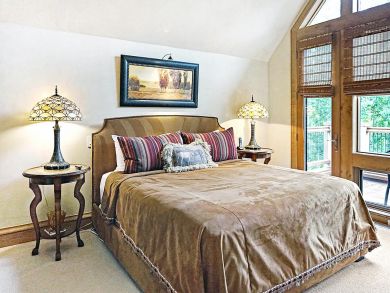 Luxury Ski Townhome Just a Short Walk to Ski Lifts.